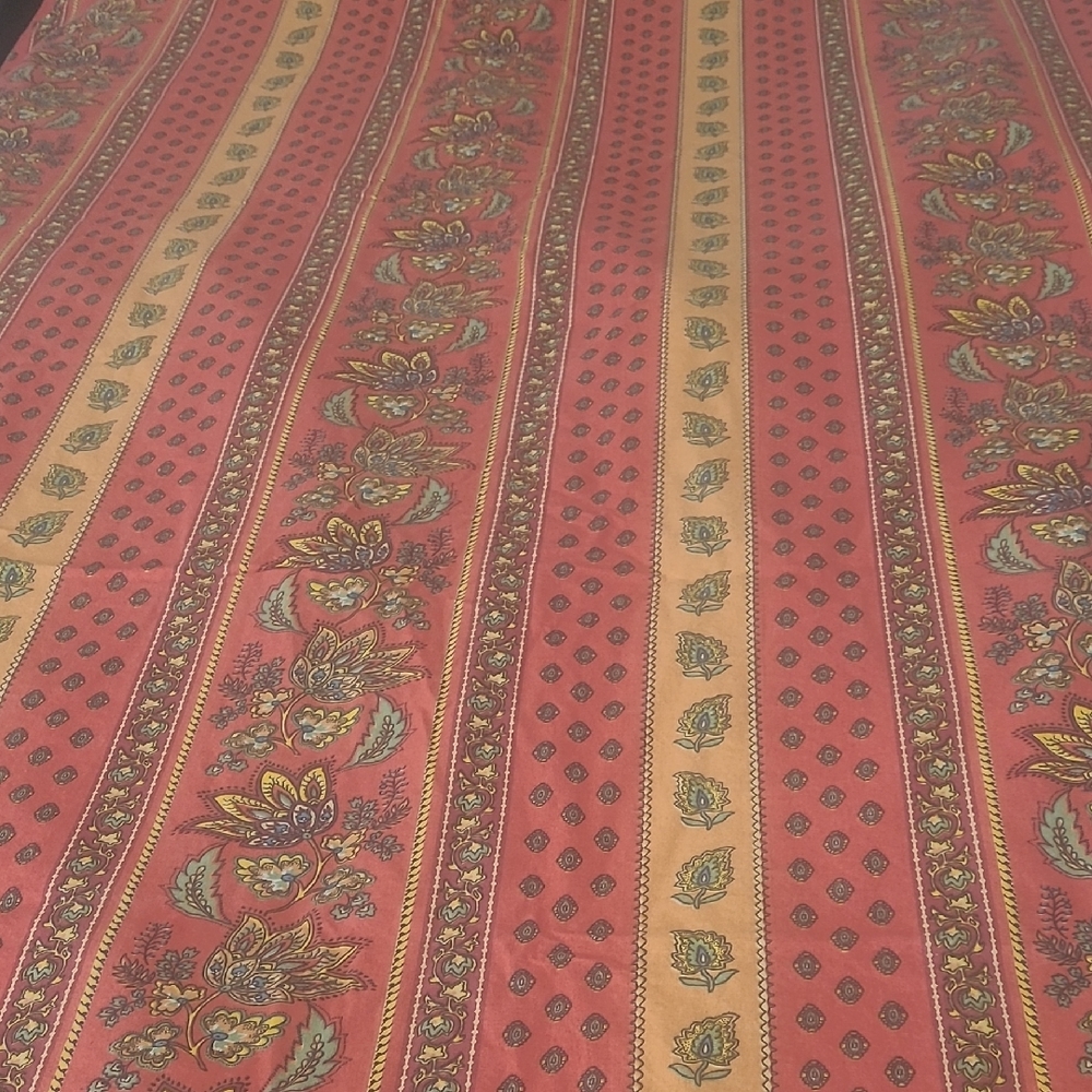 Elegant Le Cluny Floral Dining Tablecloth Round- Red and Orange
